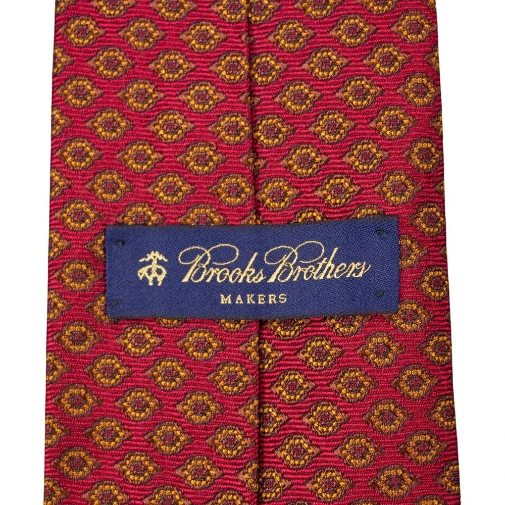 Brooks Brothers Mens Red Geometric‎ Oval Neck Tie 100% Silk Made in USA